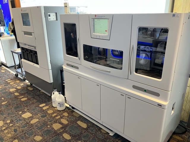 JW바이오사이언스는 지난달 30일부터 2일간 롯데호텔서울에서 열린 대한병리학회 국제학술대회(KSP 2025)에서 연속 자동 포매시스템 ‘Tissue-Tek AutoTEC a120’을 전시했다. 행사장에 전시된 ‘Tissue-Tek AutoTEC a120’ 장비. JW바이오사이언스 제공