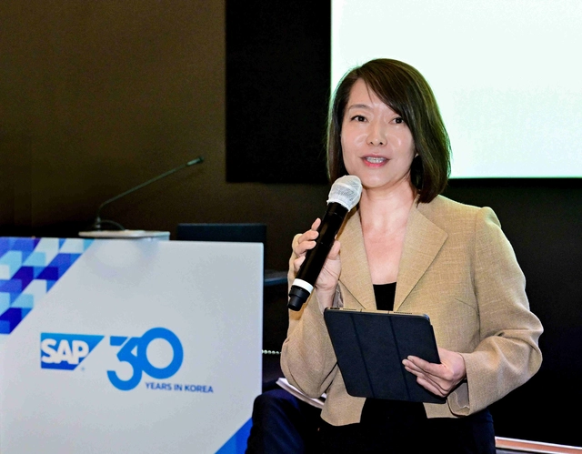 신은영 SAP코리아 대표가 11일 서울 여의도 IFC에서 열린 창립 30주년 기자간담회에서 발언하고 있다. SAP 코리아 제공