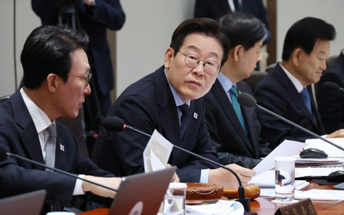 [속보] 국민 절반 이상 “李대통령 공직선거법 재판 ‘재개’돼야”…‘불필요’ 42.4%