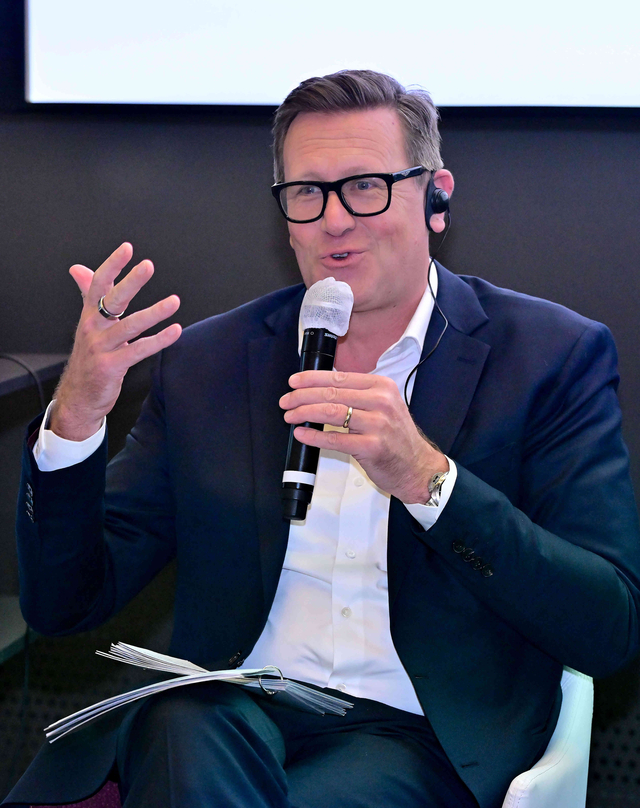 사이먼 데이비스 SAP 아시아·태평양 지역 총괄 회장이 11일 서울 여의도 IFC에서 열린 창립 30주년 기자간담회에서 발언하고 있다. SAP 코리아 제공