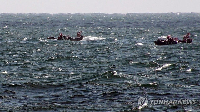 실종 선원 수색하는 군산해경. 연합뉴스