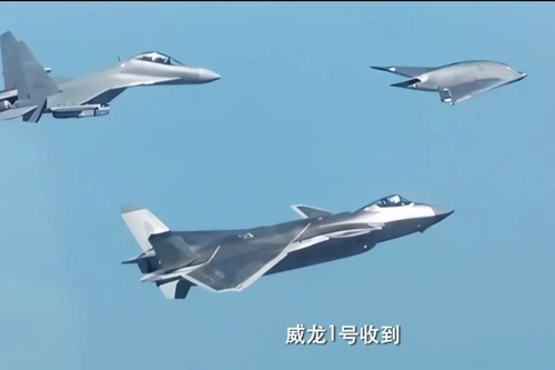 “美 F-22 랩터 잡는다”…中, 스텔스 J-20 전투기 편대 영상 전격공개