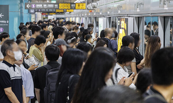 고령자 등 버스·지하철 대중교통 안전사고 증가. [연합뉴스]