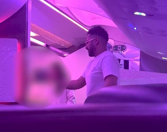 승무원에 “강간 후 죽이겠다”…‘두 아내’ 백만장자 기내난동, 英 공분