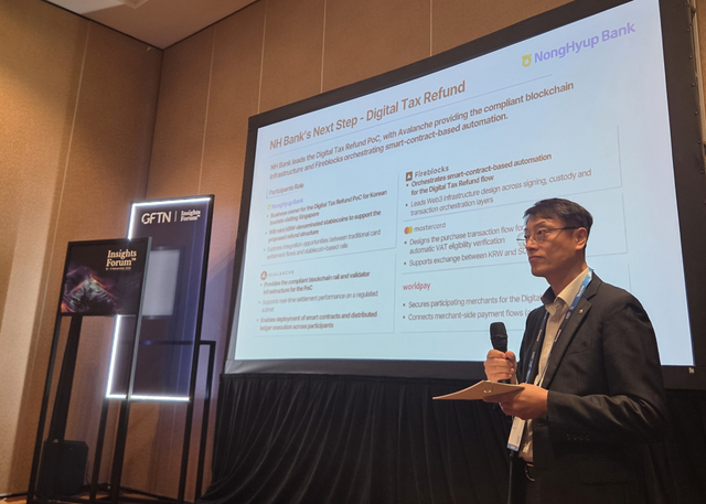 최운재 NH농협은행 디지털전략사업부문 부행장이 지난 11일 열린 농협은행 싱가포르 핀테크 페스티벌(SFF)에 참가해 발표를 하고 있다. [NH농협은행 제공]