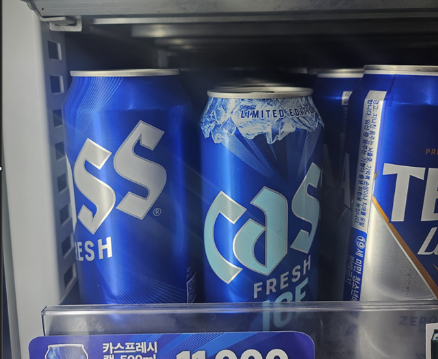 서울의 한 편의점 매대에 카스 맥주가 진열돼있다. 디지털타임스 DB.