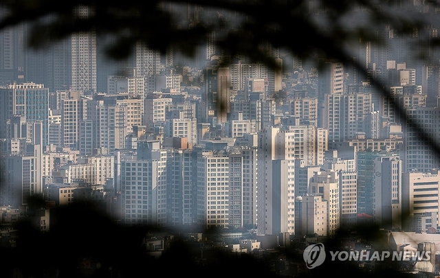 서울 남산에서 바라본 아파트의 모습. [연합뉴스]
