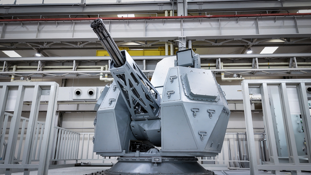 현대위아가 12일 경남 창원특례시 현대위아 해상조립장에서 선보인 'CIWS-II 함포체계'의 모습. 현대위아 제공
