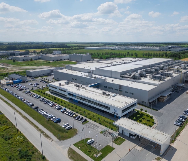 솔루스첨단소재의 헝가리공장. 솔루스첨단소재 제공.