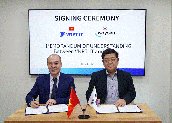 김경남(오른쪽) 웨이센 대표와 호앙 VNPT IT 대표가 지난 12일 MOU 체결 이후 기념 촬영을 하고 있다. 웨이센 제공.