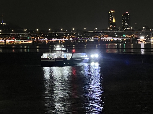 멈춰있는 한강버스  [연합뉴스]