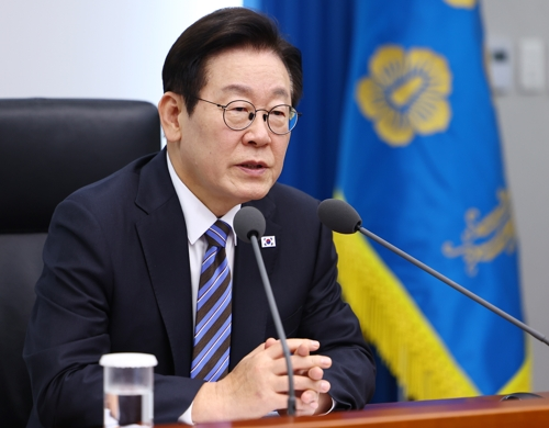 이재명 대통령이 13일 용산 대통령실에서 열린 수석보좌관회의에서 발언하고 있다. [연합뉴스]