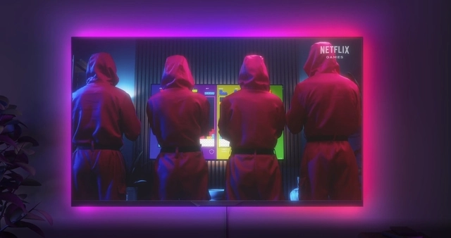 ‘오징어게임’ 캐릭터들이 게임을 하는 모습. 넷플릭스 홈페이지 캡처.