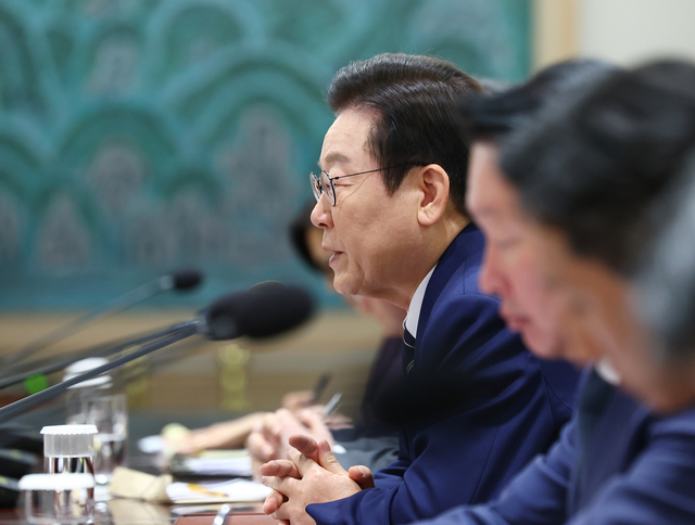 이재명 대통령이 16일 용산 대통령실에서 열린 한미 관세협상 후속 민관 합동회의에서 발언하고 있다. 연합뉴스