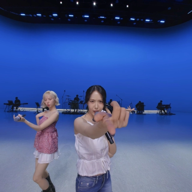 치지직 XR 내 몰입형 콘텐츠로 준비된 '비비지' 무대 캡처본
