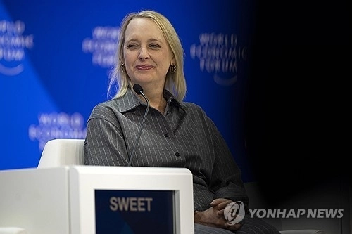 줄리 스위트 액센추어 CEO. EPA 연합뉴스 자료사진