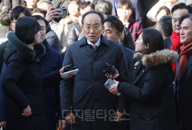 추경호 국민의힘 의원이 2일 서울중앙지방법원에서 열린 구속 전 피의자심문(영장실질심사)에 출석하고 있다. 박동욱기자 fufus@