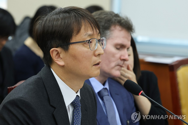 박대준 쿠팡 대표가 2일 서울 여의도 국회에서 열린 과학기술정보방송통신위원회 전체회의에서 질의에 답변하고 있다. [연합뉴스 제공]