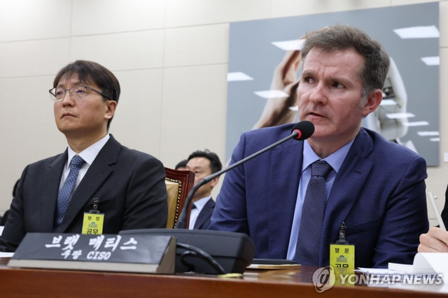 브랫 매티스 쿠팡 CISO가 2일 국회에서 열린 과방위 쿠팡 개인정보 유출 사고 관련 현안질의에서 의원들 질의에 답변하고 있다. 사진 연합뉴스.