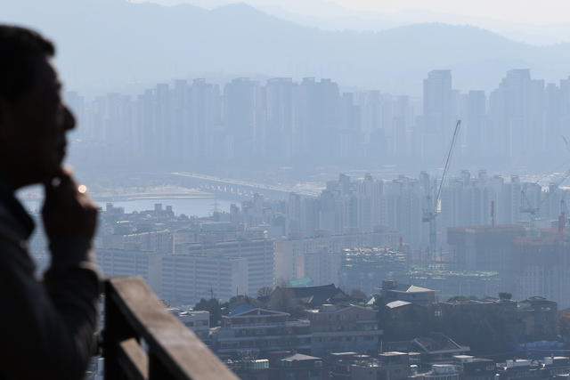 서울 남산에서 바라본 아파트 단지. [연합뉴스 제공]
