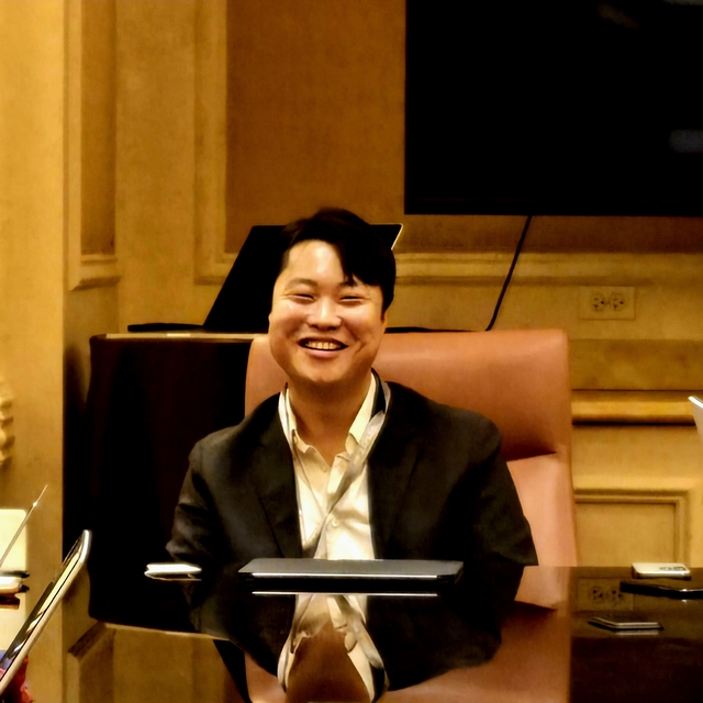 이재성 트웰브랩스 대표가 1일(현지시간) 미국 라스베이거스에서 열린 ‘AWS 리인벤트 2025’ 행사에서 디지털타임스와 인터뷰하고 있다. 임성원 기자