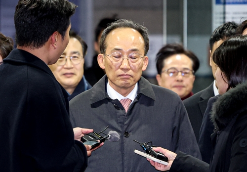 12·3 비상계엄 당시 국민의힘 원내대표 지위를 이용해 의원들의 계엄 해제 표결 참여를 방해한 혐의를 받는 국민의힘 추경호 의원이 2일 서울 서초구 서울중앙지방법원에서 열린 구속 전 피의자 심문(영장실질심사)을 마친 뒤 법정을 나서고 있다.  [연합뉴스]