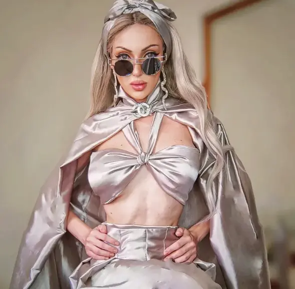 27번의 성형수술을 하고 5만7000명의 팔로워를 보유한 인스타그램에서 ‘바비인형’으로 불렸던 유명 인플루언서 바바라 얀카브스키. [인스타그램 캡처]