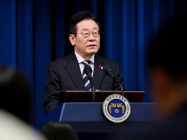 이재명 대통령이 12·3 비상계엄 사태 1주년인 3일 용산 대통령실에서 ‘빛의 혁명 1주년 대국민 특별성명’을 발표하고 있다. 연합뉴스