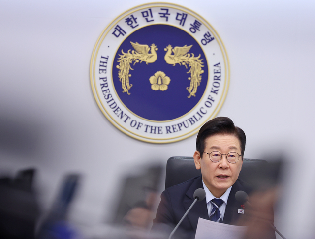 이재명 대통령이 4일 용산 대통령실에서 열린 수석보좌관회의에서 발언하고 있다. 연합뉴스