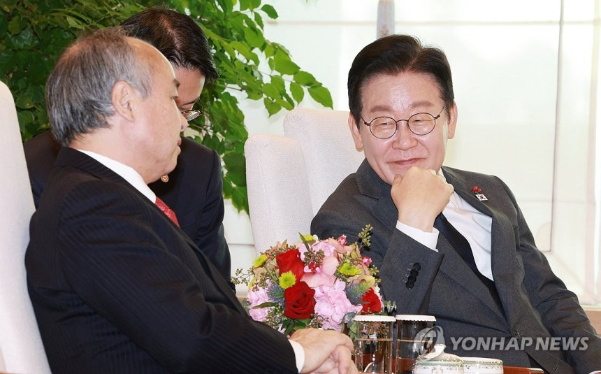 손정의 만난 李대통령…“모든 국민이 AI 누리도록”