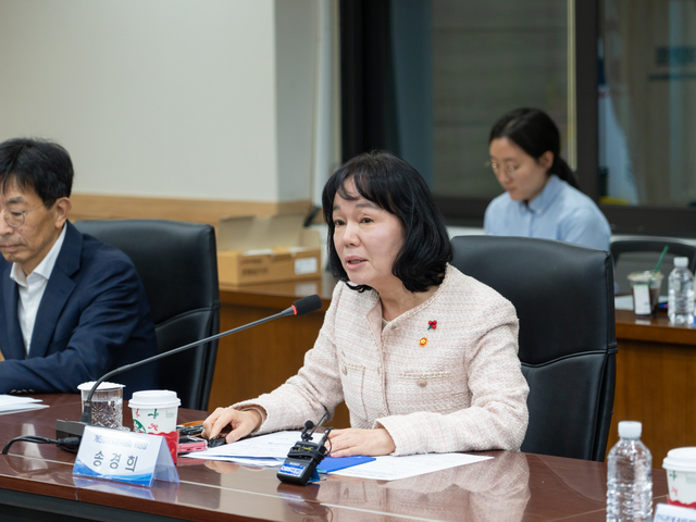 송경희 개인정보보호위원장이 6일 정부서울청사에서 열린 ISMS-P 인증 개선 관련 회의에서 발언을 하고 있다. [연합뉴스]