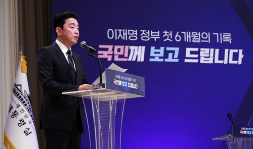 강훈식 비서실장이 7일 용산 대통령실에서 열린 이재명 대통령 정부 6개월 성과 간담회에서 발언하고 있다.   [연합뉴스]