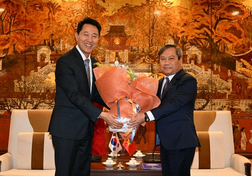 [속보] 베트남 간 오세훈 “홍강에 ‘한강의 기적’ 심는다”…서울시 도시개발 노하우 전수