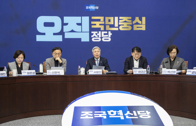 서왕진 조국혁신당 원내대표가 7일 국회에서 기자회견을 진행하고 있다. [연합뉴스]