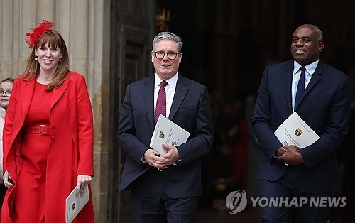 레이너 전 부총리와 스타머 총리, 데이비드 래미 현 부총리(왼쪽부터). EPA 연합뉴스 자료사진