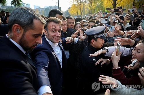 中방문 마친 마크롱, 대중관세 부과 경고…“유럽 무역적자 심각”