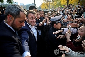 中방문 마친 마크롱, 대중관세 부과 경고…“유럽 무역적자 심각”