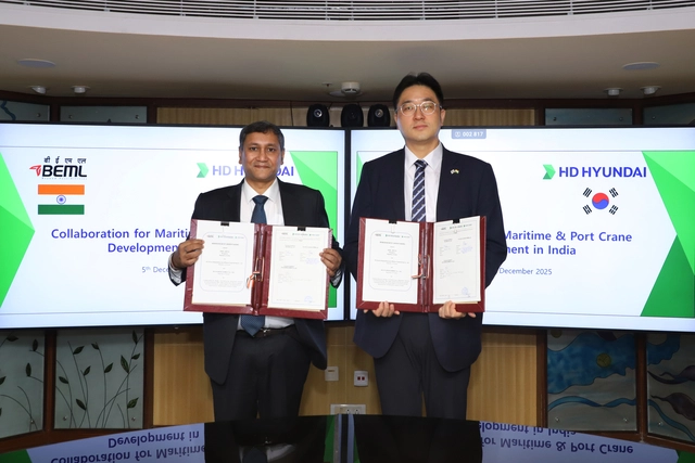 샨타누 로이 BEML 회장과 최한내 HD한국조선해양 기획부문장이 이달 초 '크레인 사업협력 확대를 위한 업무협약'을 체결한 뒤 기념촬영을 하고 있다. HD현대 제공.
