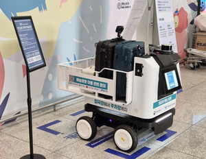 로봇이 공항주차장에서 출국장까지 캐리어 배송한다