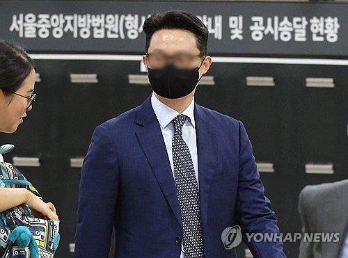 법원 출석하는 전 통일교 세계본부장. 연합뉴스