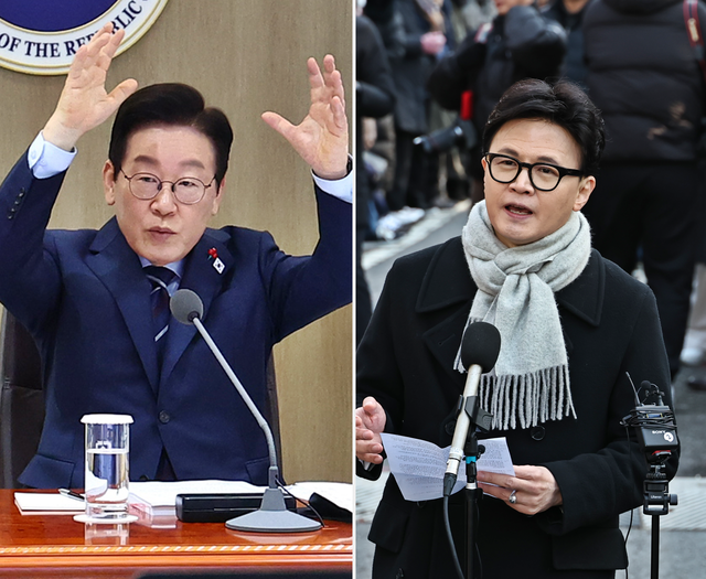이재명 대통령이 지난 12월 2일 용산 대통령실에서 국무회의 모두발언을 하는 모습(왼쪽), 한동훈 국민의힘 전 당대표가 12월 3일 여의도 국회의사당 경내 국회도서관 인근에서 12·3 비상계엄 사태 1주기 계기 기자회견을 하는 모습(오른쪽).<연합뉴스 사진 갈무리>