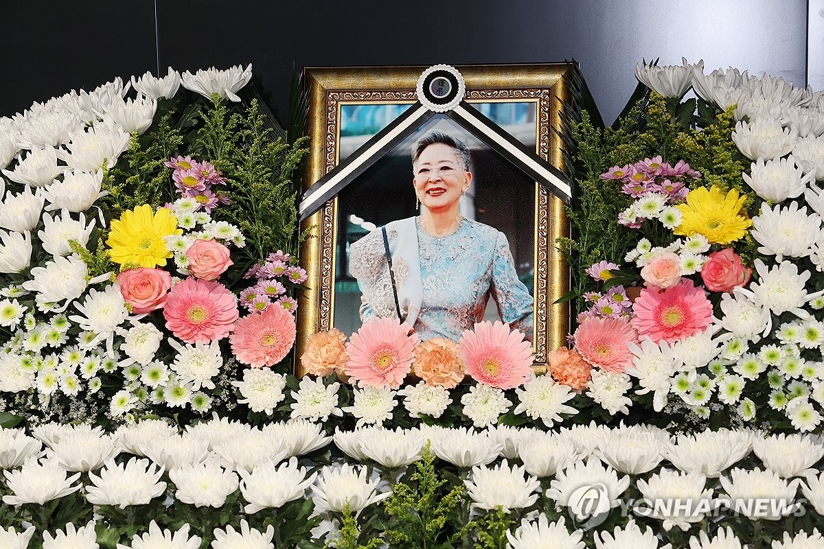 K-치킨 원조는 김지미…천국에서 맛있게 드시길