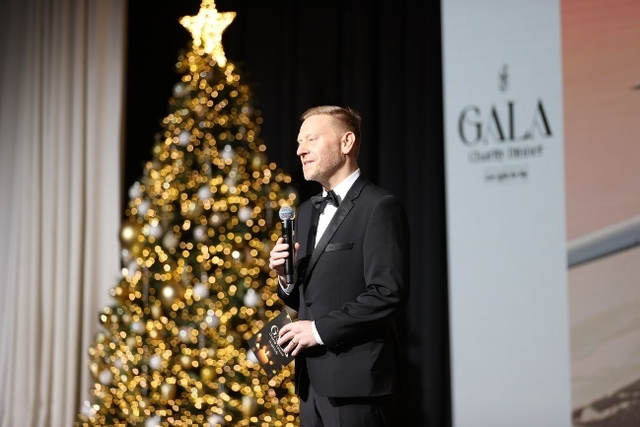 제프 무마우(Jeff Moomaw) 델타항공 아시아 태평양 부사장이 RMHC Korea 갈라 디너에서 신규 서울 하우스를 공개 및 RMHC Korea와의 협력을 발표하고 있다. 델타항공 제공