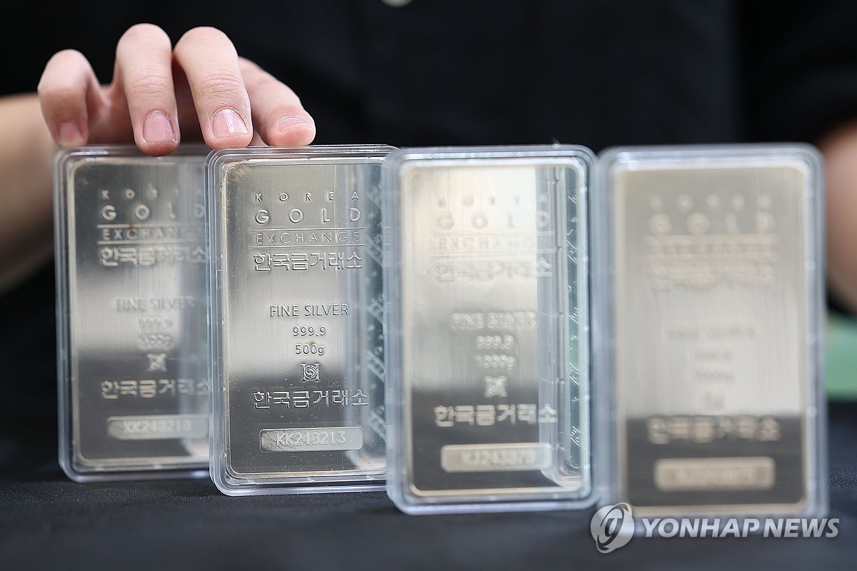 ‘은’이 금 앞질렀다…은값 폭등에 실버바 품절대란[주형연의 에구MONEY]