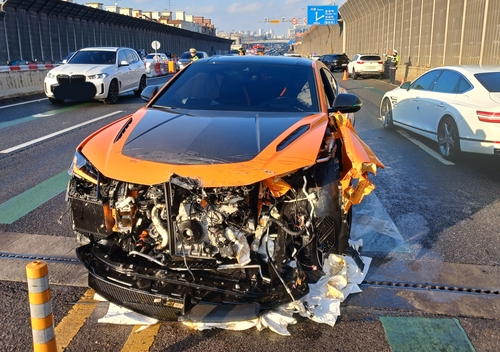 사고 난 람보르기니 차량. [인천소방본부 제공]