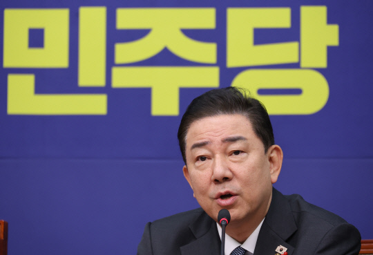 김병기 더불어민주당 원내대표가 15일 서울 여의도 국회에서 열린 최고위원회의에서 발언하고 있다. [연합뉴스]
