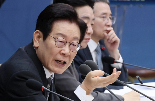 이재명 대통령이 지난 12월 12일 세종시 정부세종컨벤션센터에서 열린 과학기술정보통신부·개인정보보호위원회 업무보고에서 발언하고 있다.<연합뉴스 사진>