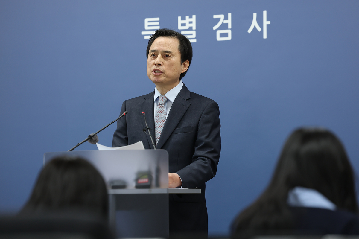 특검 “尹, 2023년부터 계엄준비…김건희 관여 확인 안돼”