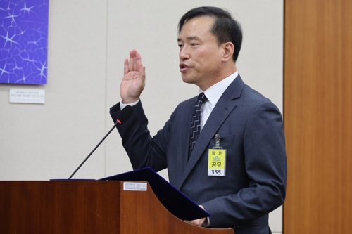 김종철 방송미디어통신위원회 위원장 후보자가 16일 국회 인사청문회에서 선서를 하고 있다. 연합뉴스