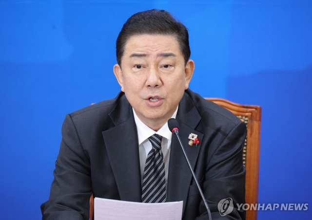 김병기 더불어민주당 원내대표가 16일 서울 여의도 국회에서 열린 원내대책회의에서 발언하고 있다. [연합뉴스]